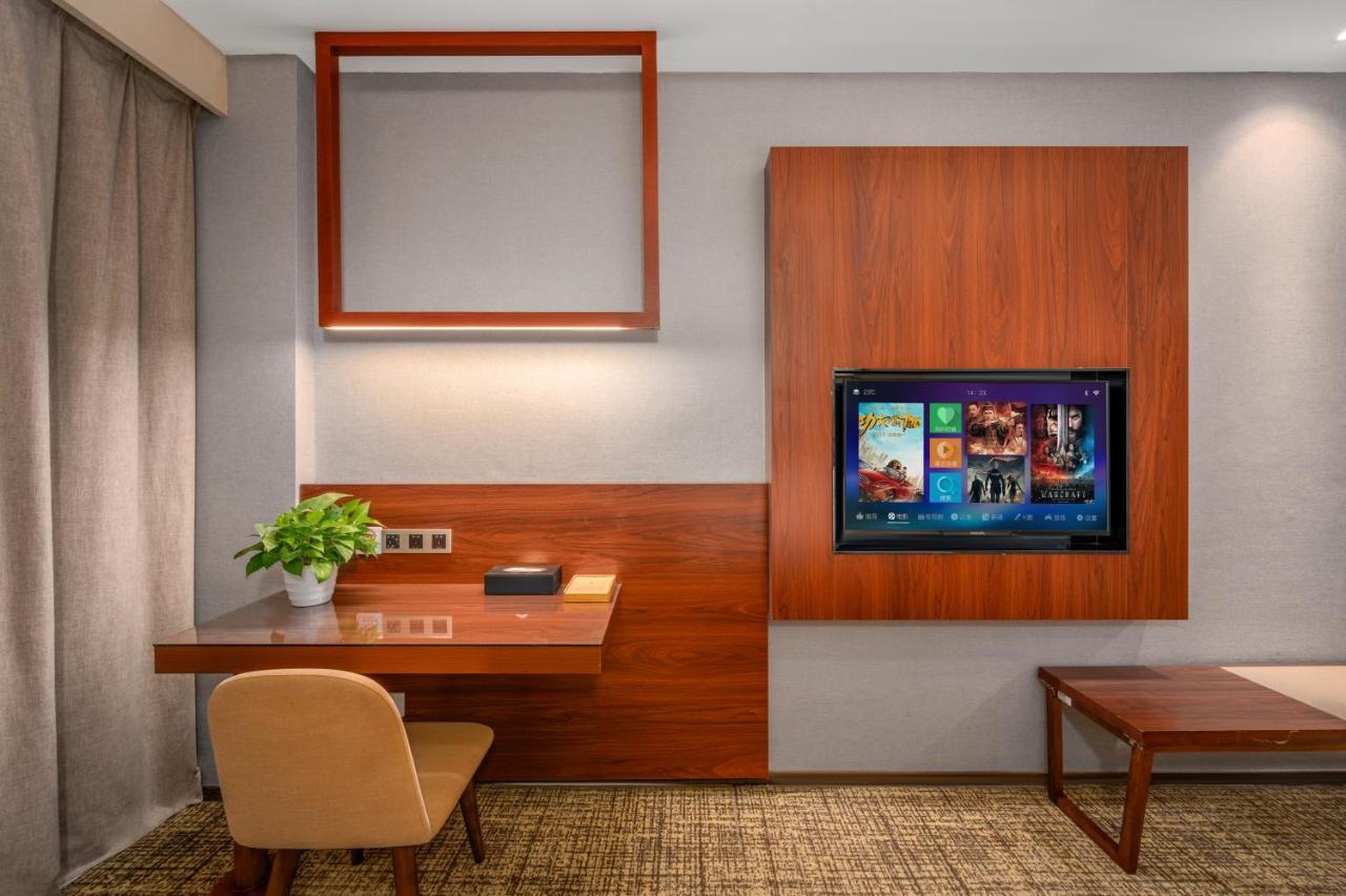 Luxury Triple Room,1420449429:JPEG